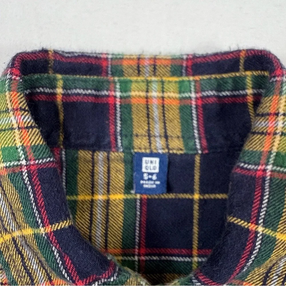 UNIQLO‎ KIDS Boys Plaid Flannel Button Down Shirt Size 5-6 Classic Cozy Fall